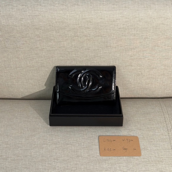 CHANEL Black Patent Leather CC Zip Wallet / Clutch - Picture 15 of 16